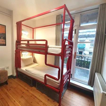 Hostel - Solo Traveller