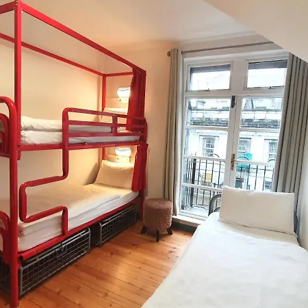 Hostel - Solo Traveller